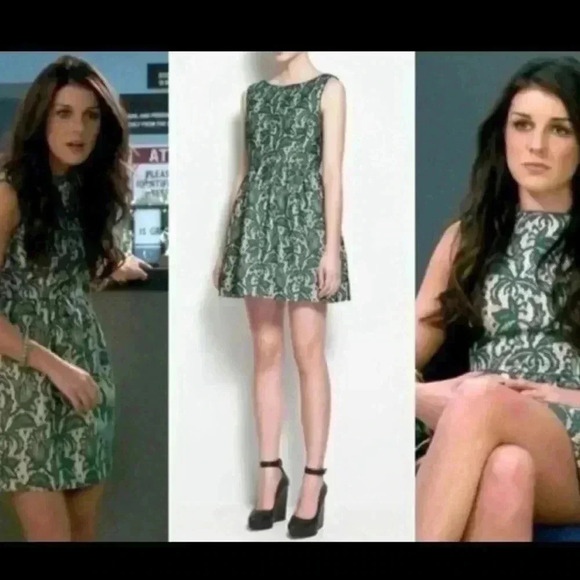 Zara Green Lace Tulip Mini Dress fully lined sleeveless - Picture 4 of 11